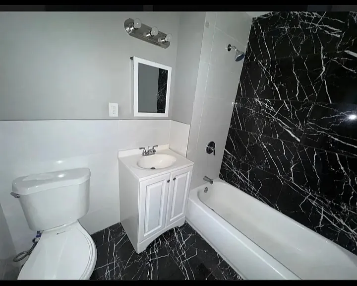 168 Bloomfield Ave #2A — Photo 2