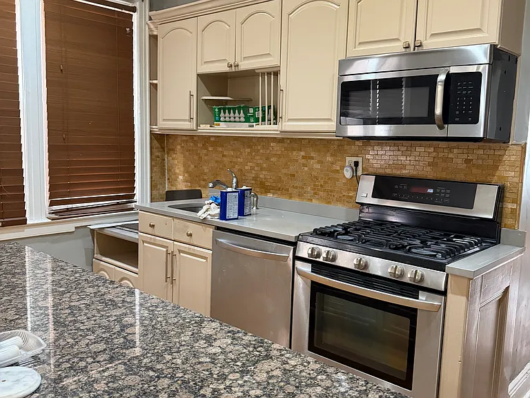 1402 Thieriot Ave #1 — Photo 5