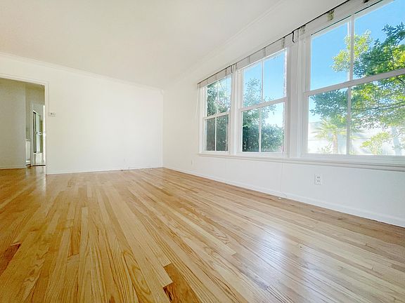 3rd image of 2102 Montana Ave