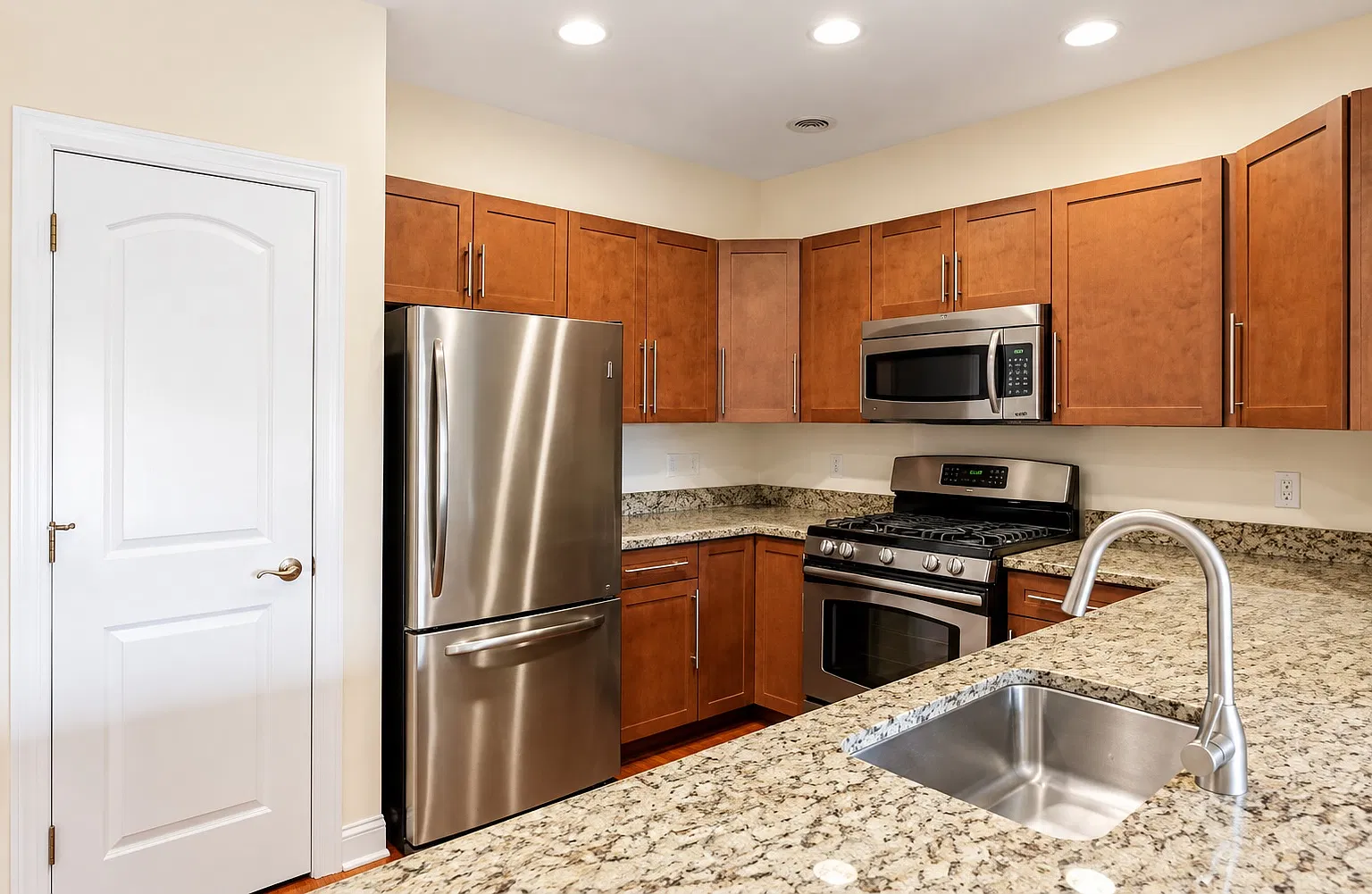 2 bed, 1183 sqft, $3,100 — Photo 2