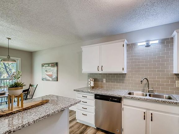 3rd image of 4424 Churchill St