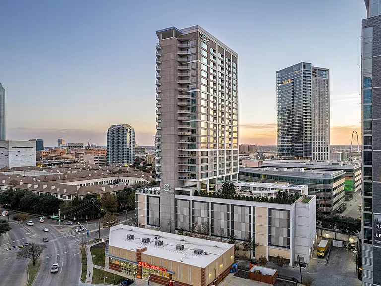 Cirque Residences — Photo 17