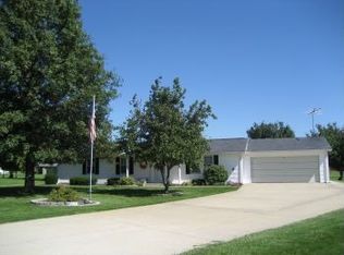 4 Sunshine Ln, Highland, IL 62249