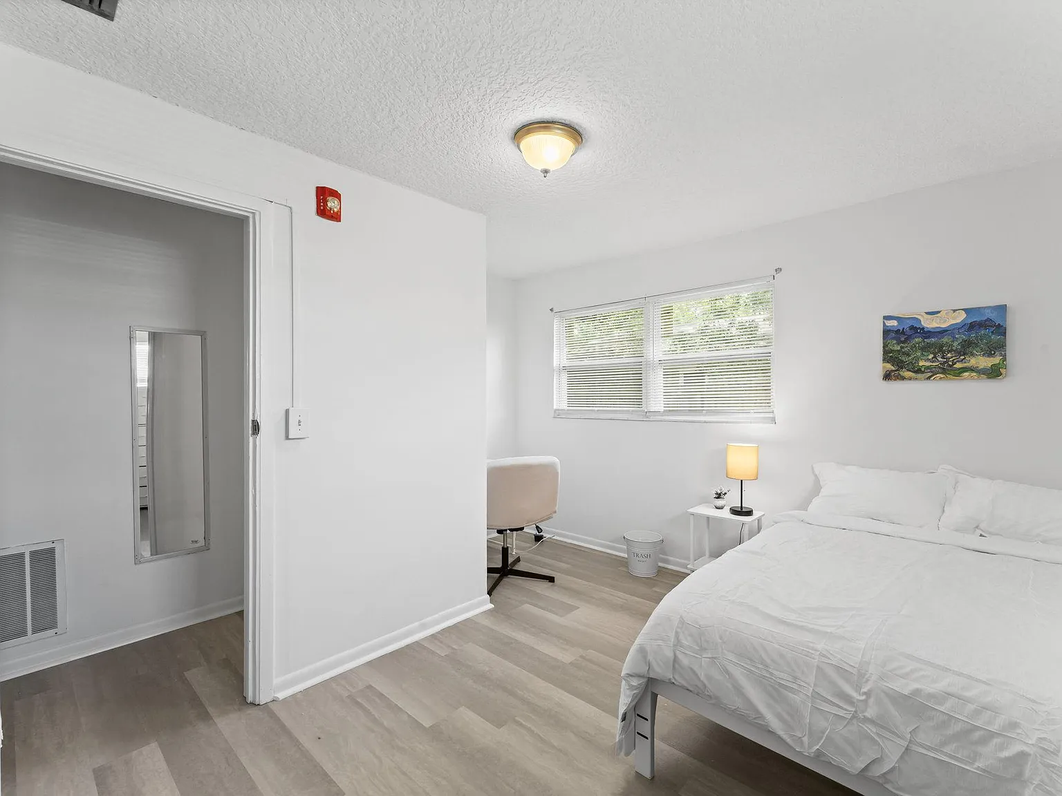 4 bed, 3.0 bath, 2234 sqft, $797 — Photo 2