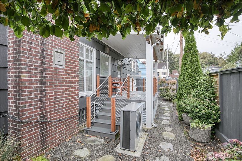 5th image of 815 N Jeffries