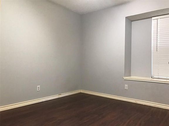 5th image of 702 S Alder Dr