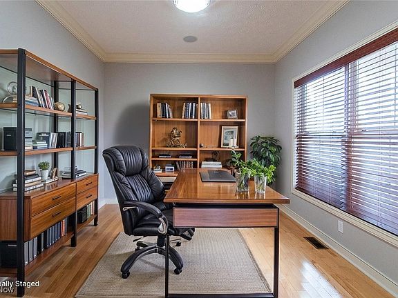 5th image of 6047 Meadow Lake Dr