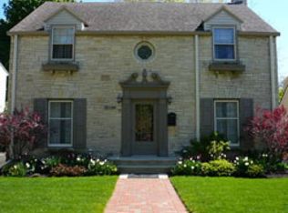 8607 Glencoe Cir, Wauwatosa, WI 53226