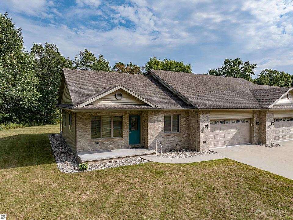 1st image of 5862 Huron Woods Dr