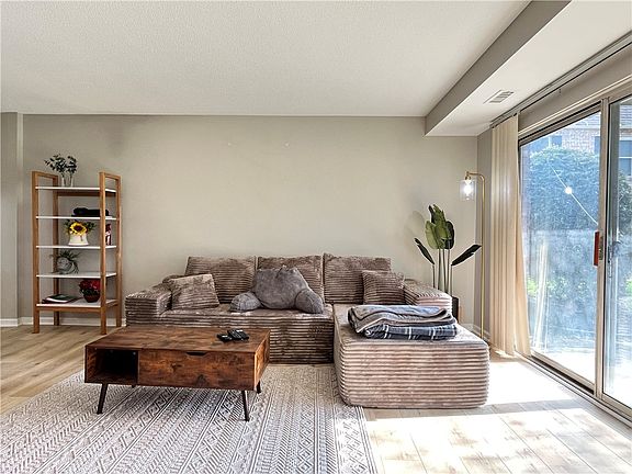 3rd image of 4545 Chestnut Ridge Rd APT 115A