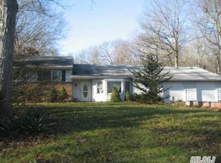 4 Concord Dr S, Northport, NY 11768