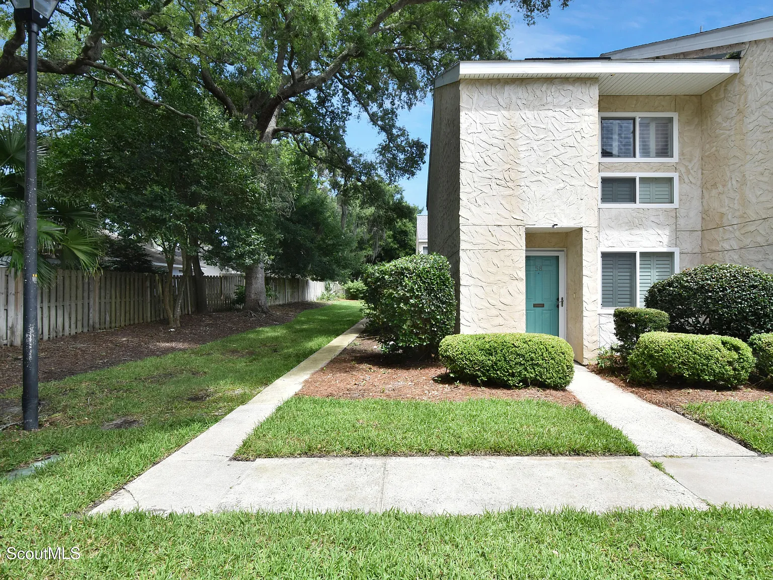 2 bed, 1.5 bath, 1126 sqft, $2,400 — Photo 2