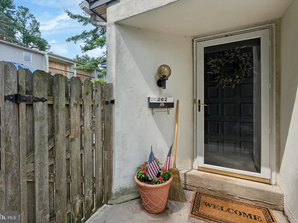 262 Green Briar Ct Unit 262, Newtown Square, PA 19073