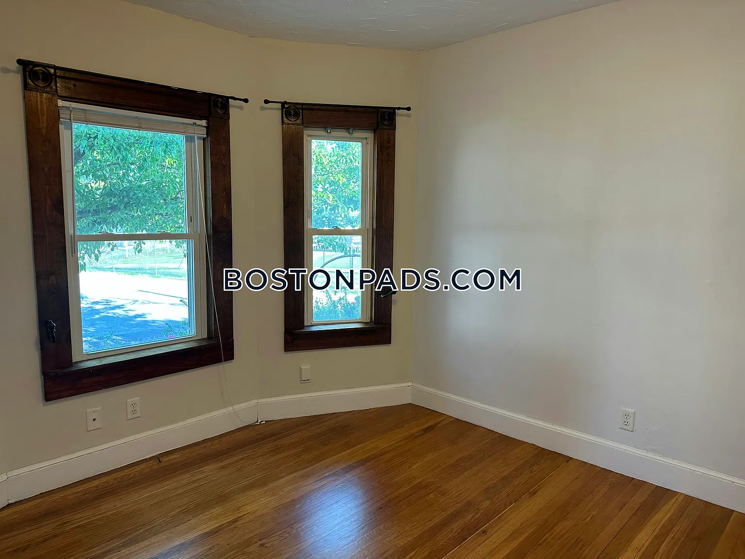 3 bed, $4,275 — Photo 3