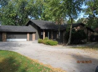 260 Lady Marion Dr, Elgin, IL 60120