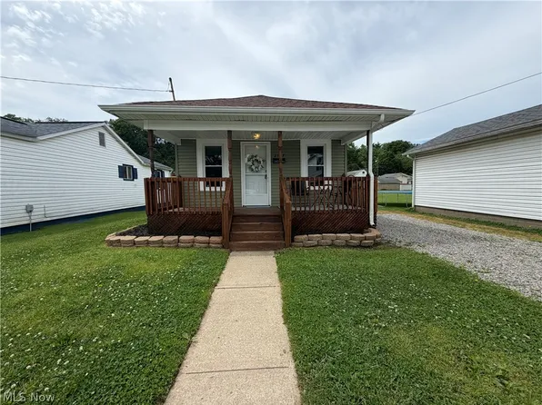 2127 Hoge Ave, Zanesville, OH 43701