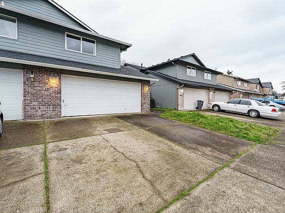 3rd image of 9006 NE Lewis Dr