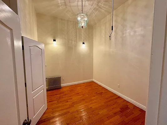 Rented by Amorelli Realty | media 1