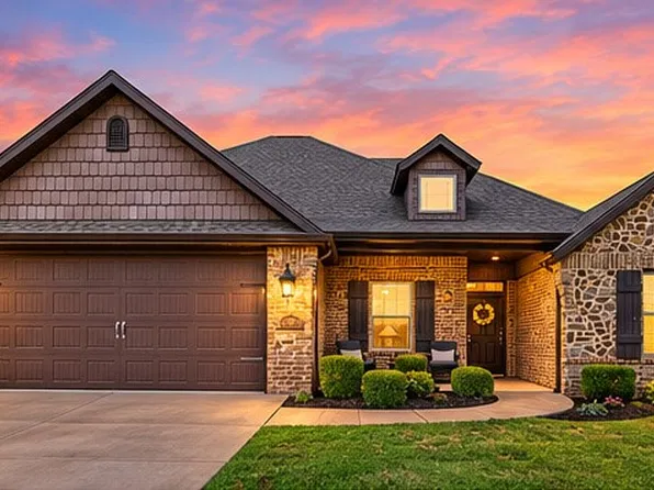 1120 Huntleigh Dr, Bentonville, AR 72713