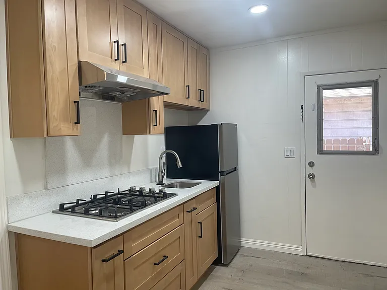 608 Beverly Dr #ADU — Photo 2