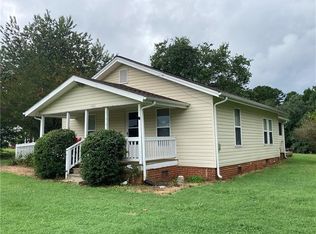 5859 Sulphur Springs Rd, Hickory, NC 28601