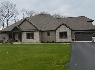 6128 Hilltop Dr, Demotte, IN 46310