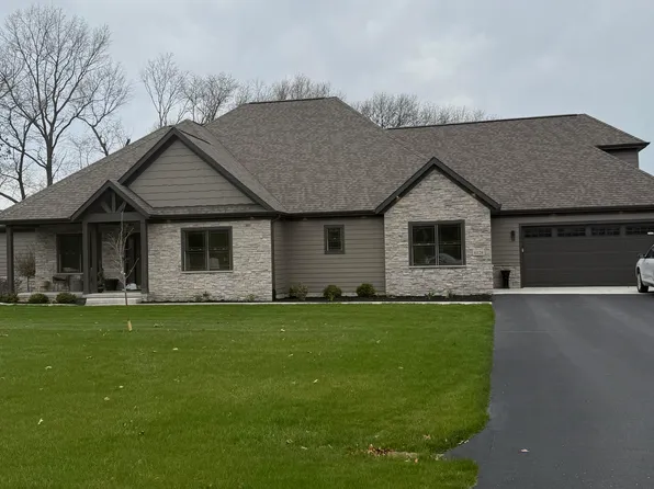 6128 Hilltop Dr, Demotte, IN 46310