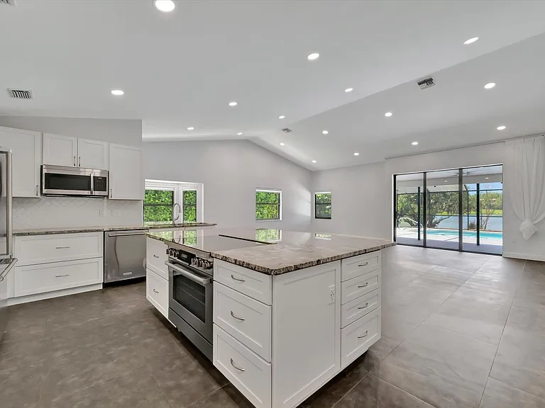 6044 Marella Dr — Photo 5