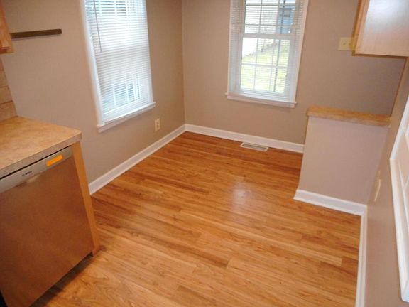 5th image of 274 E Jeffrey Pl