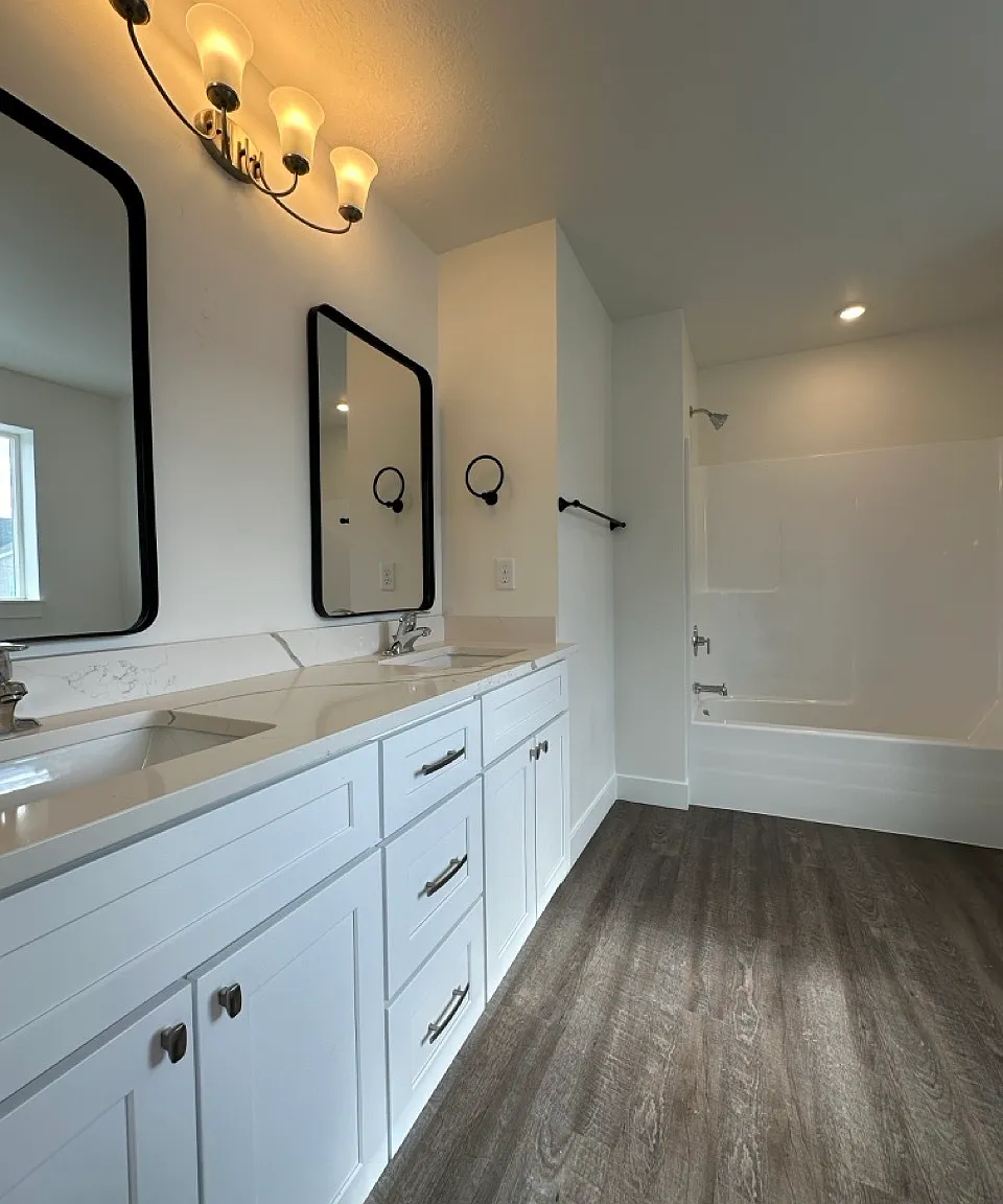 719 N 160 E - 1 — Photo 3