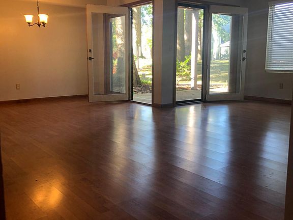 4th image of 1424 Bobby Ln #18
