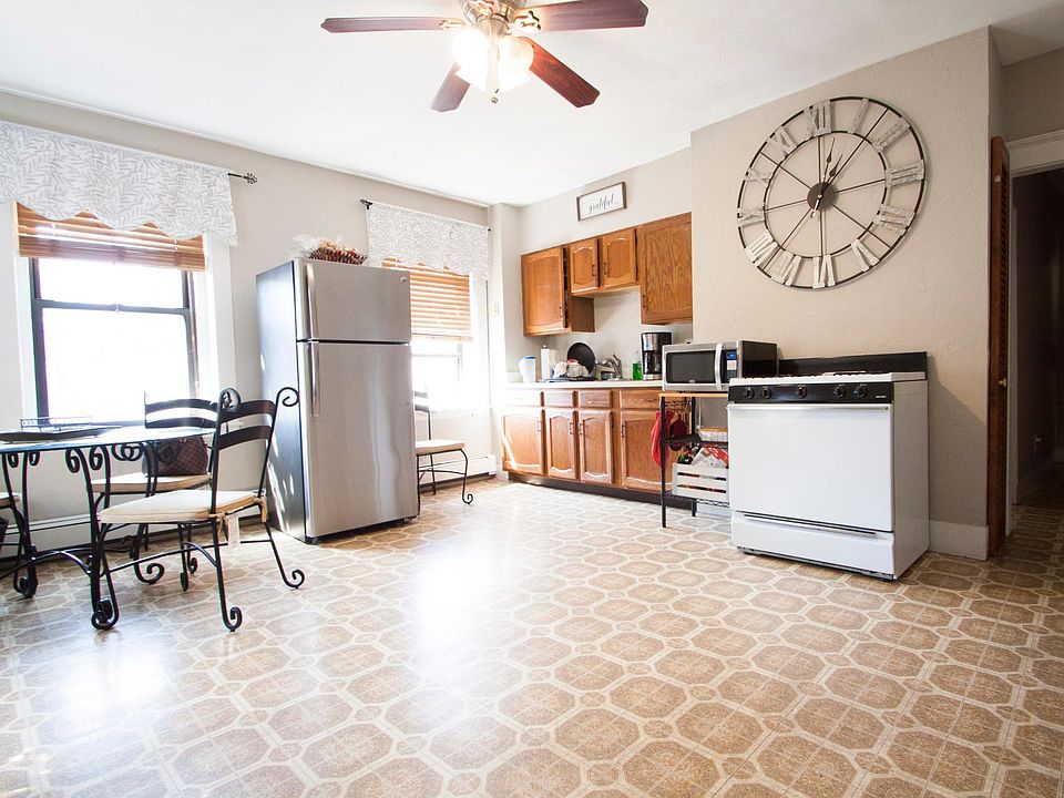 2nd image of 146 Prince St #4