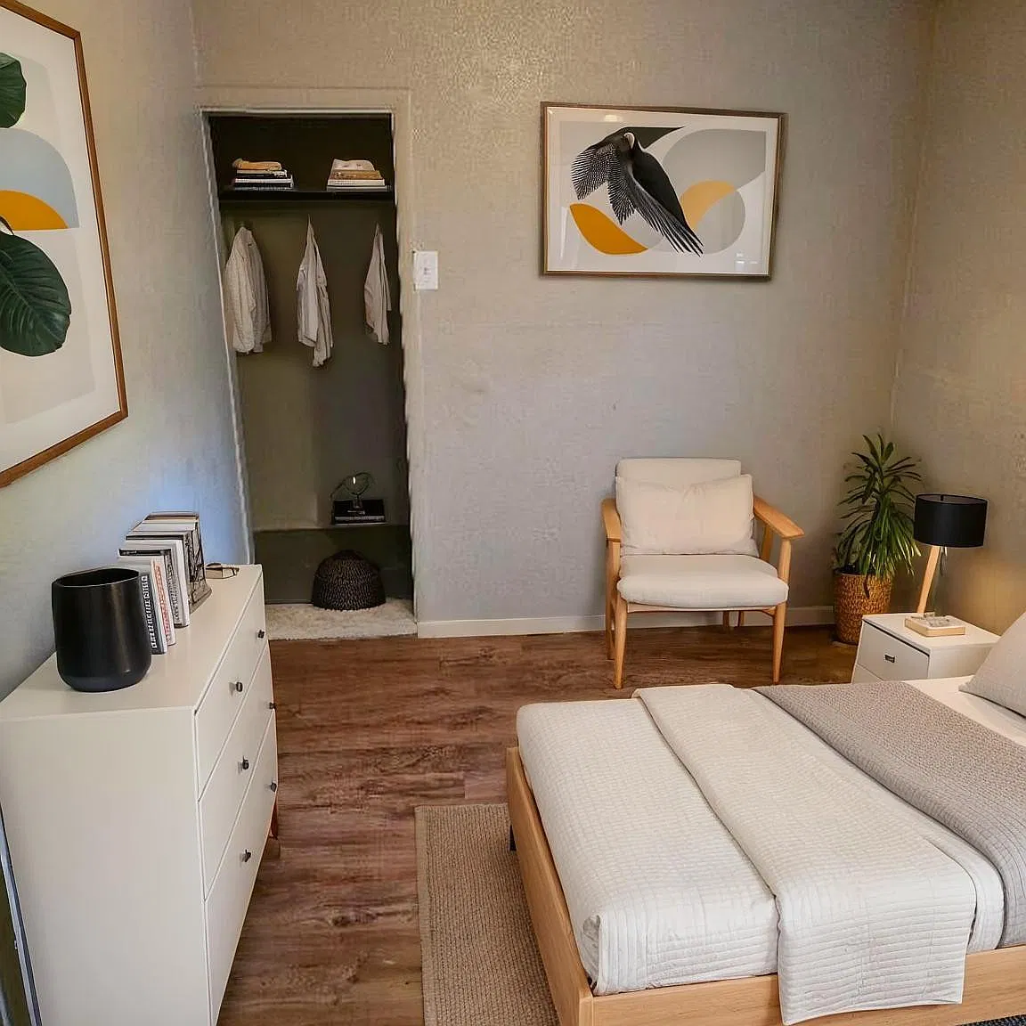 3 bed, 1.0 bath, 784 sqft, $1,300 — Photo 4