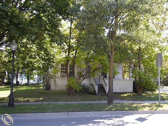 2nd image of 135 W Huron St