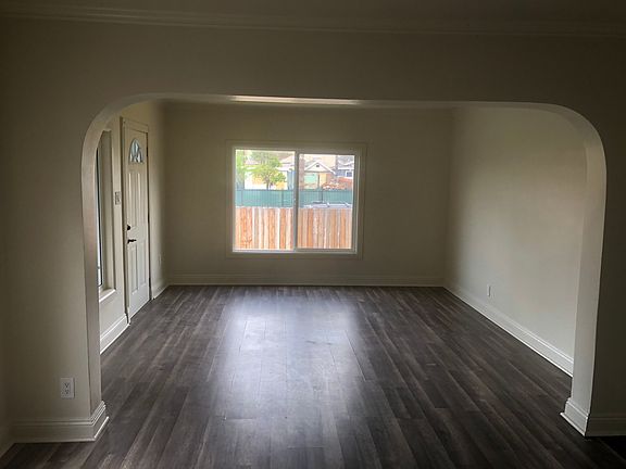 4th image of 112 E 88th Pl