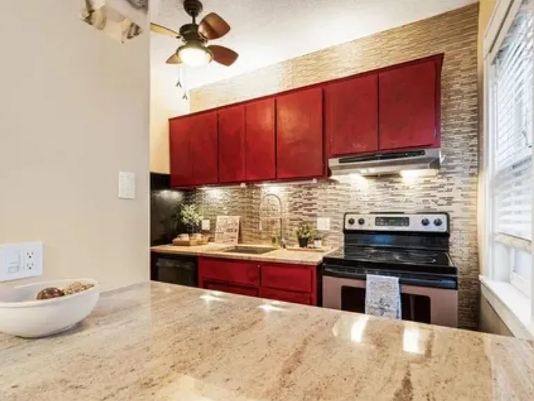 391 Laurel Ave #103 — Photo 6