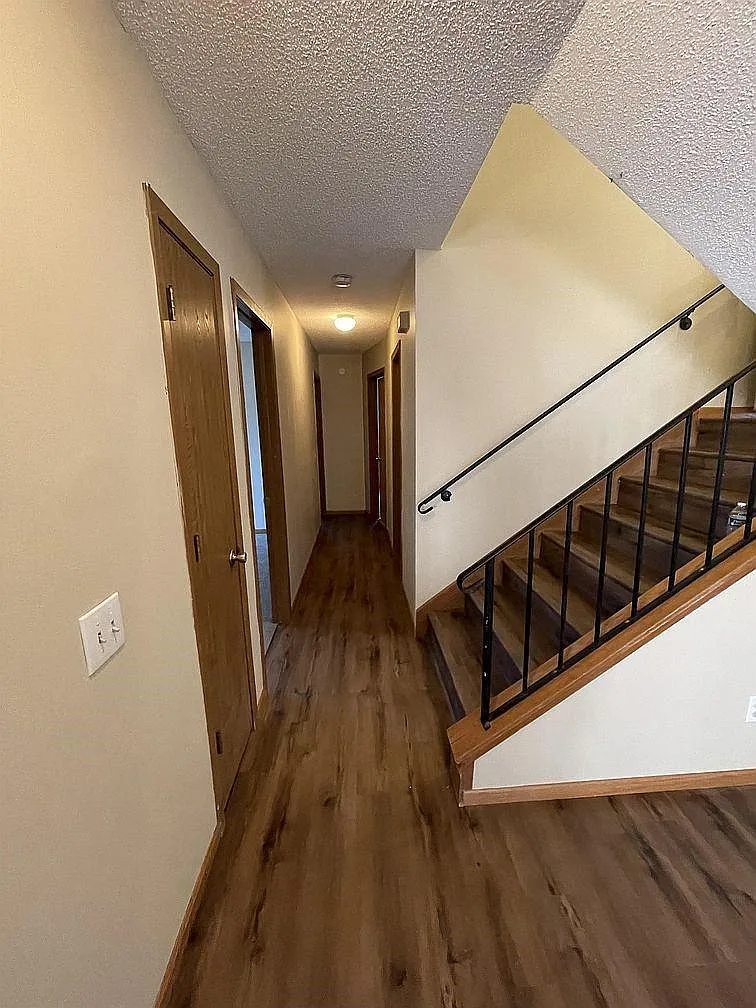 3 bed, 1100 sqft, $1,800 — Photo 3