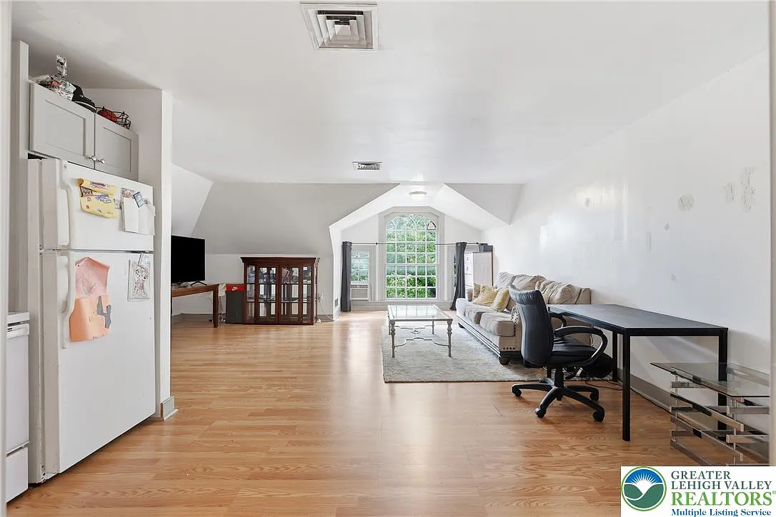 1 bed, 1.0 bath, 1000 sqft, $1,700 — Photo 4