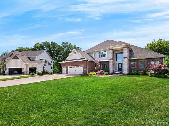 2nd image of 1485 Whispering Maples Dr S