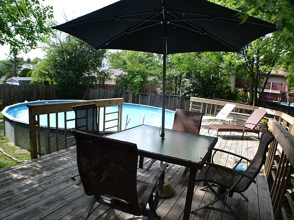 3rd image of 207 Edgebrook Dr