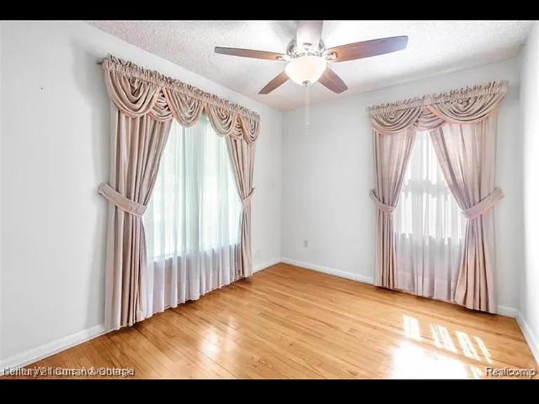 18535 Audette St — Photo 11