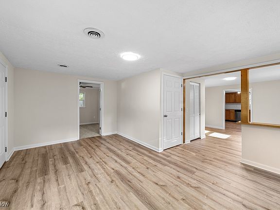 5th image of 41631 Rosewood St