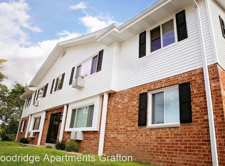 1113 Woodridge Dr APT 3, Grafton, WI 53024