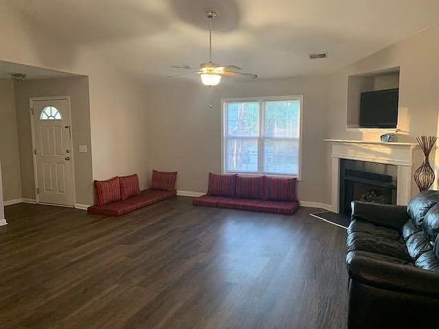 406 Gallatin Cir — Photo 6