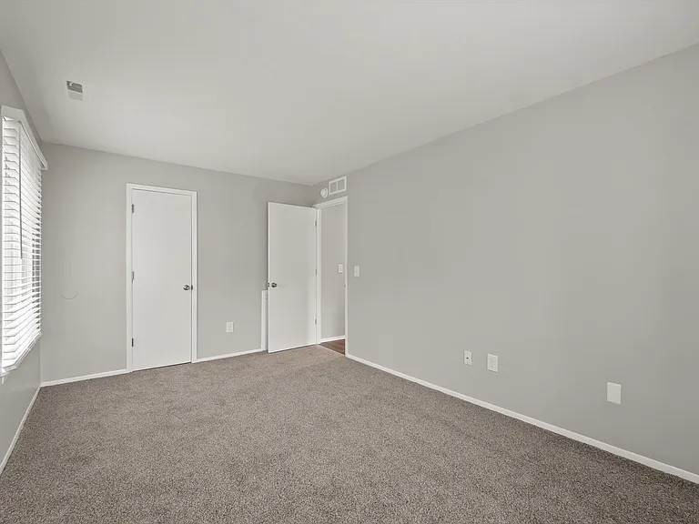 Newport Woods Apartments — Photo 24