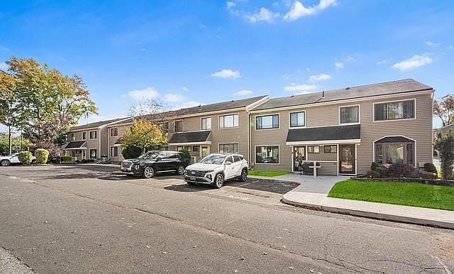 1st image of 28 Berry Ct