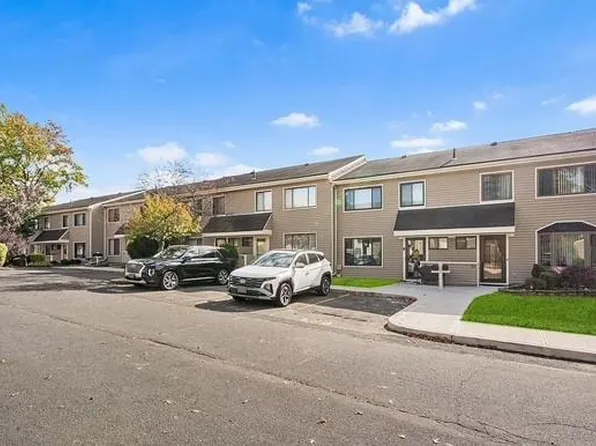 28 Berry Ct, Staten Island, NY 10309