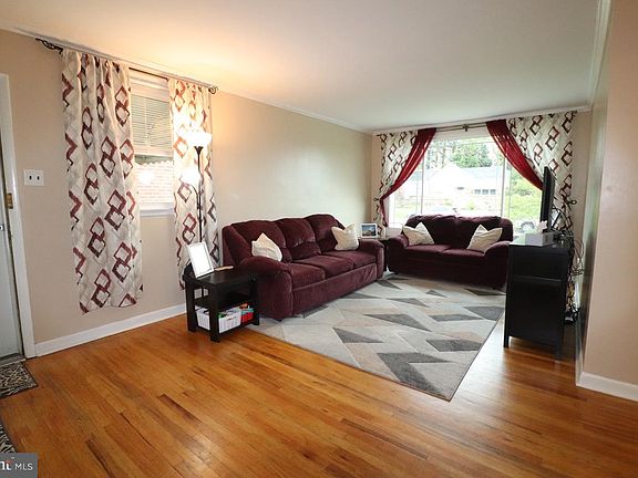 3rd image of 7314 Shelbourne St