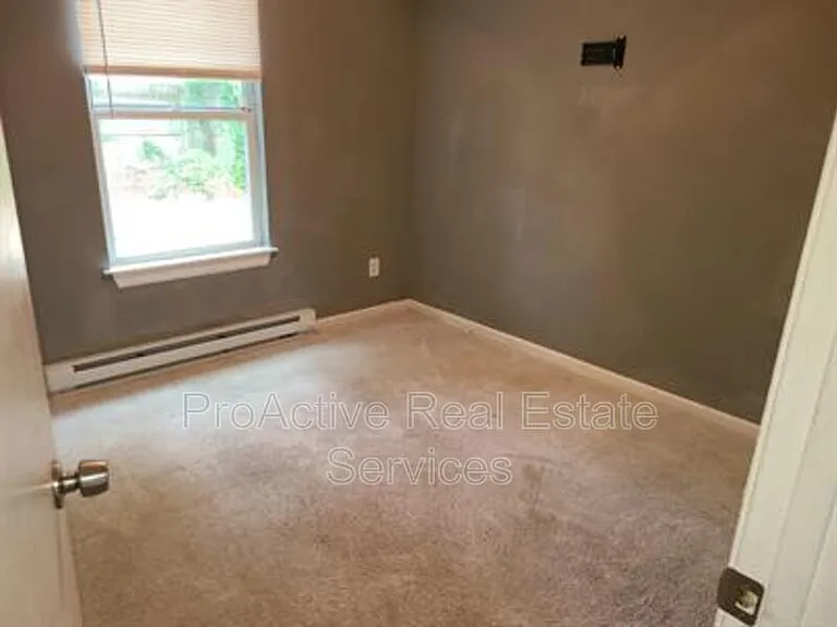 812 W 27th St #1 — Photo 9