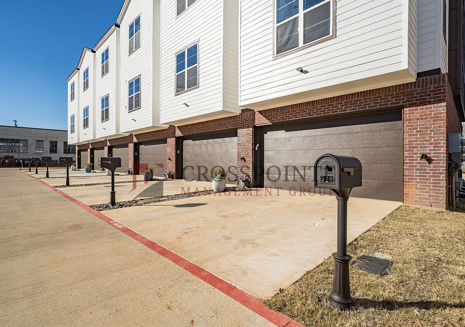 Luxury 3 bedroom, 3.5 Bath, 2 Car Garage Townhome- Fully Furnished! — Photo 1